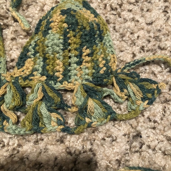 Handmade crochet ruffled bikini top - Picture 4 of 4